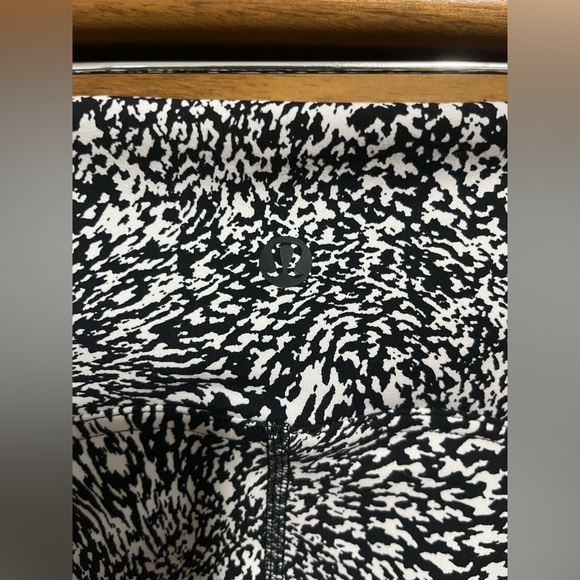 Lululemon InStill High-Rise Tight 25" - Warped Grain Alpine White Black … - Picture 8 of 9